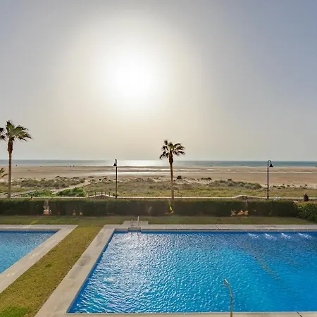 Front, Pool, Sea View, Garage & Wifi דירה *