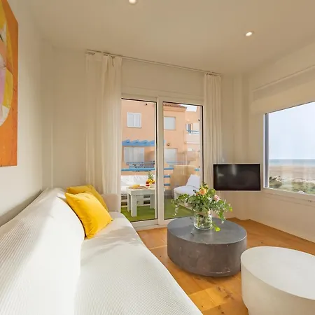 Front, Pool, Sea View, Garage & Wifi דירה *